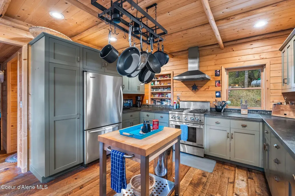 6162 Eureka Road Sagle ID 83860