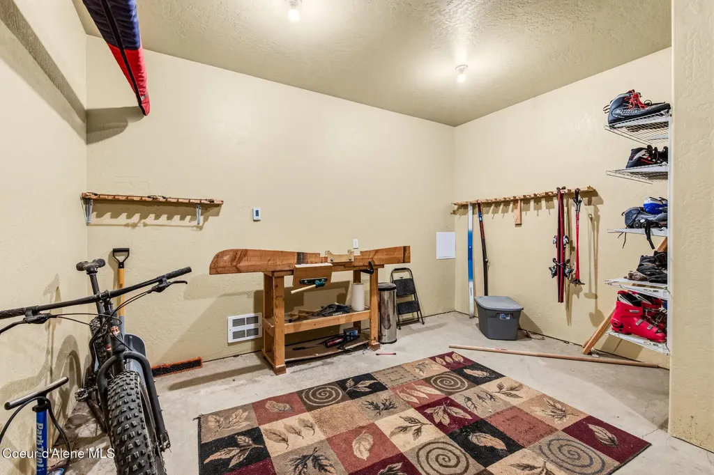195 Snowplow Road Sandpoint ID 83864