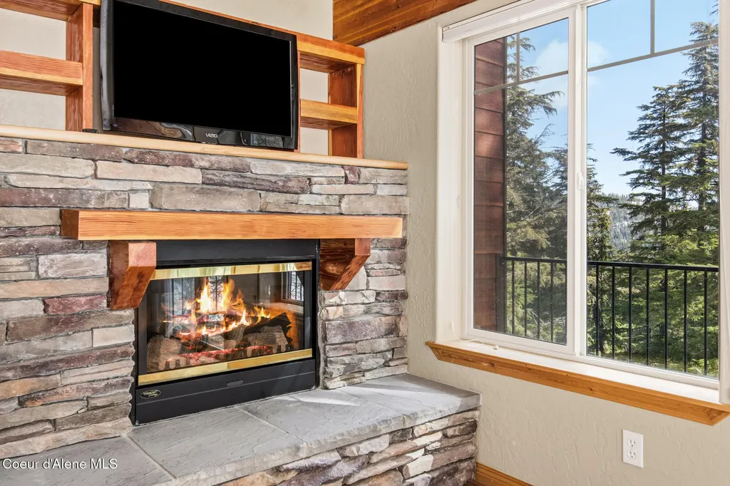 195 Snowplow Road Sandpoint ID 83864