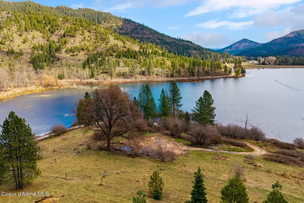 23203 E Killarney Lake Road Cataldo ID 83810