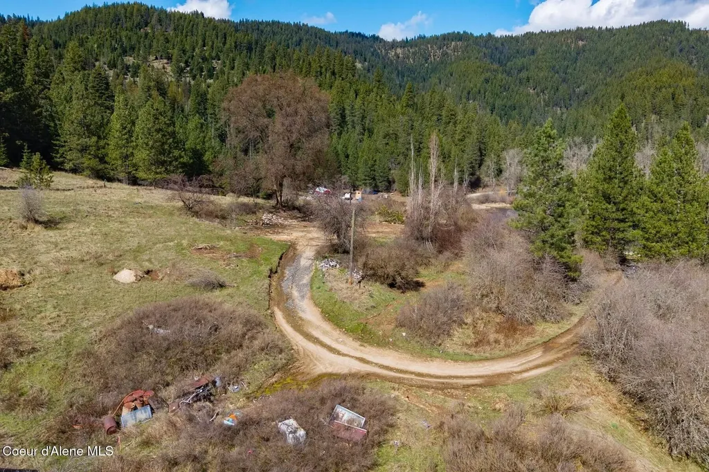 23203 E Killarney Lake Road Cataldo ID 83810