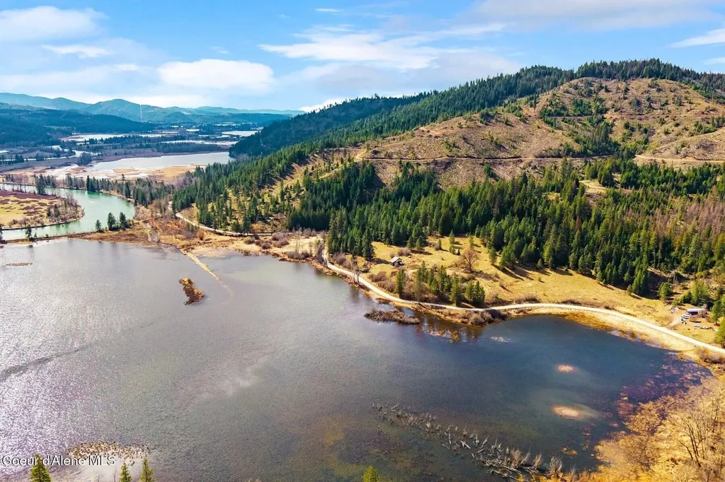 23203 E Killarney Lake Road Cataldo ID 83810