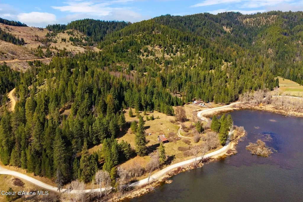 23203 E Killarney Lake Road Cataldo ID 83810
