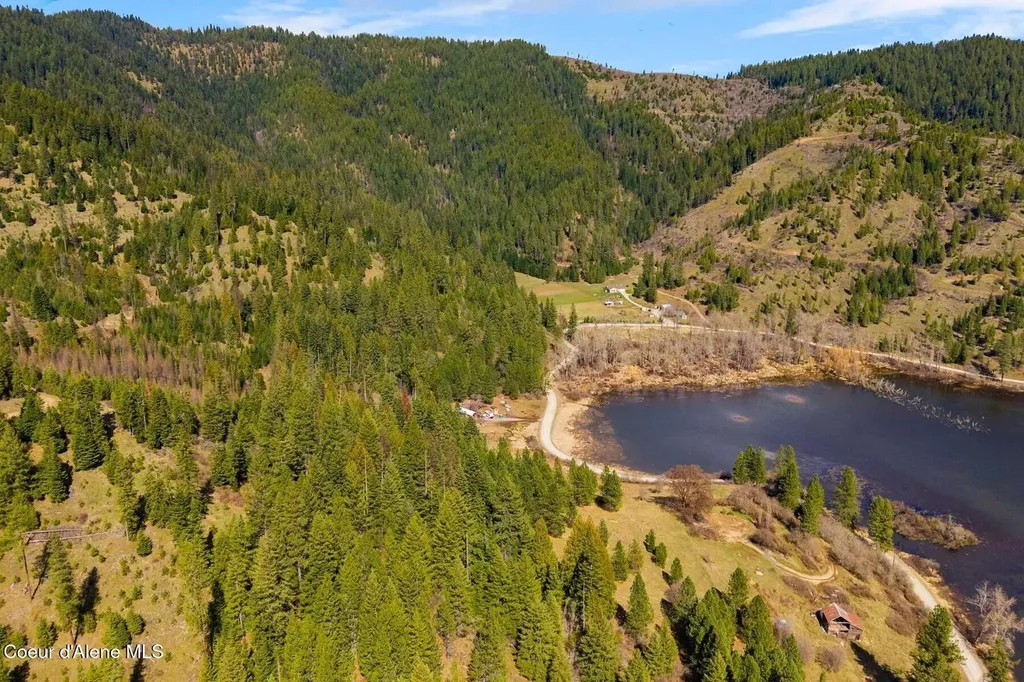 23203 E Killarney Lake Road Cataldo ID 83810