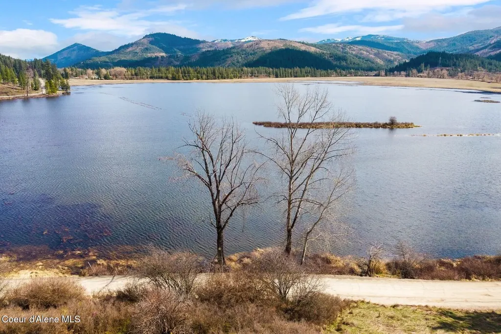23203 E Killarney Lake Road Cataldo ID 83810