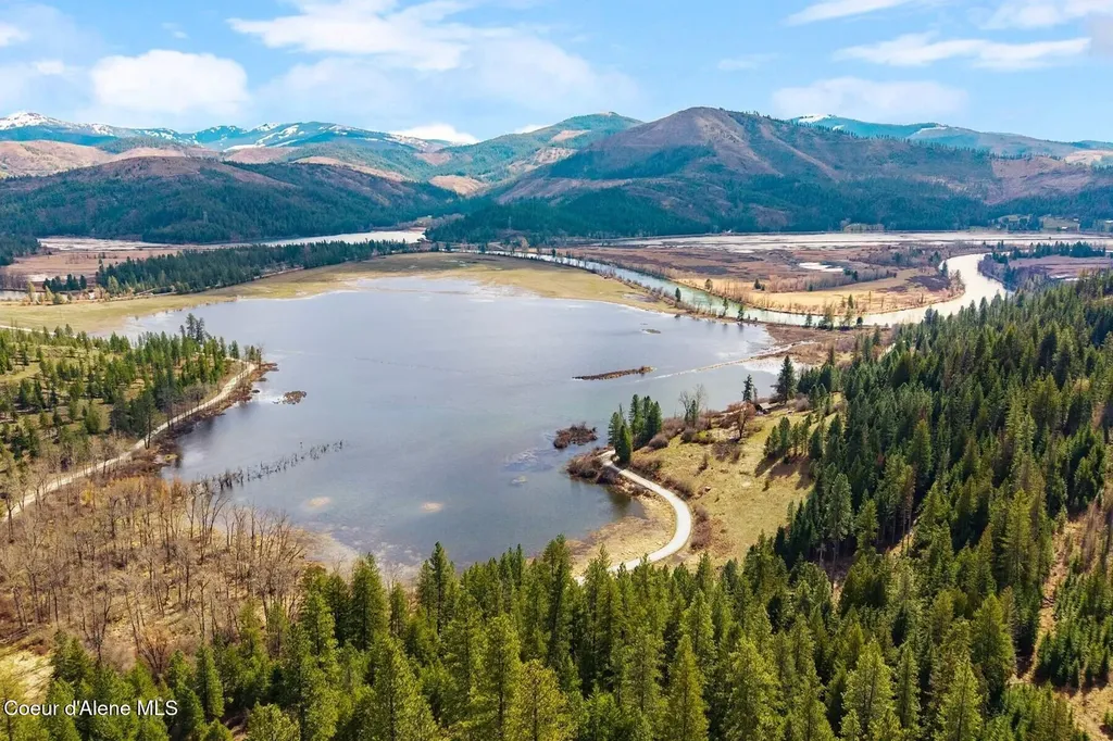 23203 E Killarney Lake Road Cataldo ID 83810