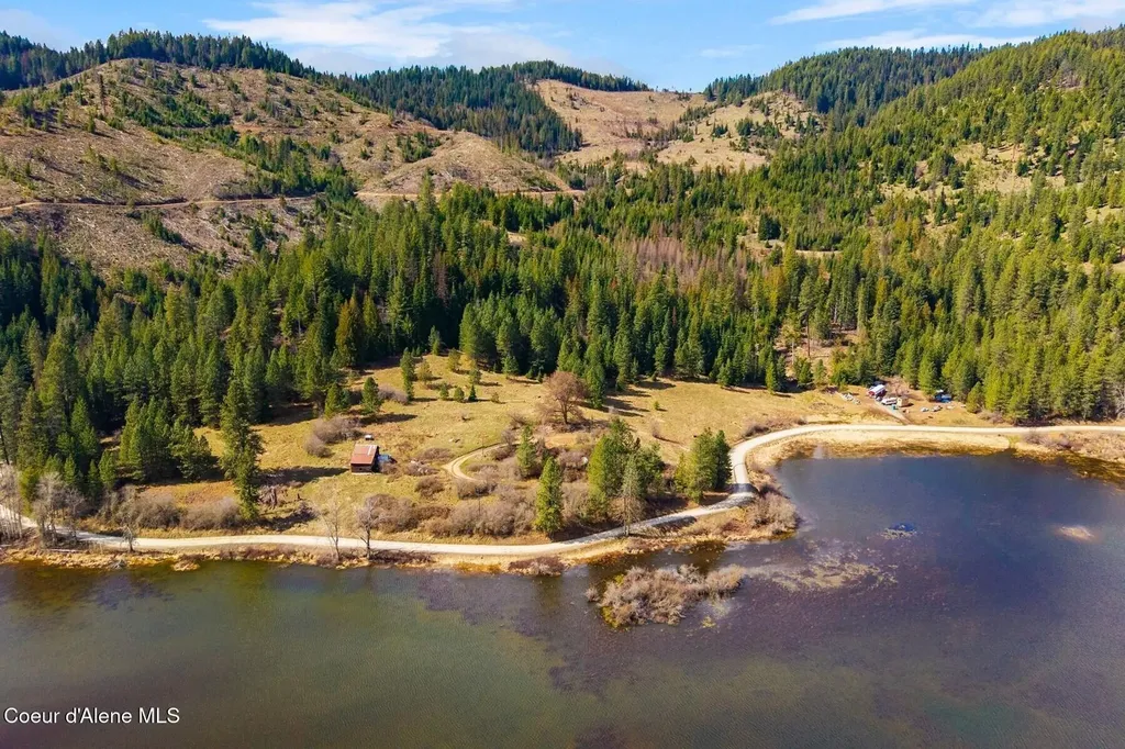 23203 E Killarney Lake Road Cataldo ID 83810