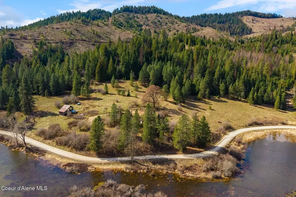23203 E Killarney Lake Road Cataldo ID 83810