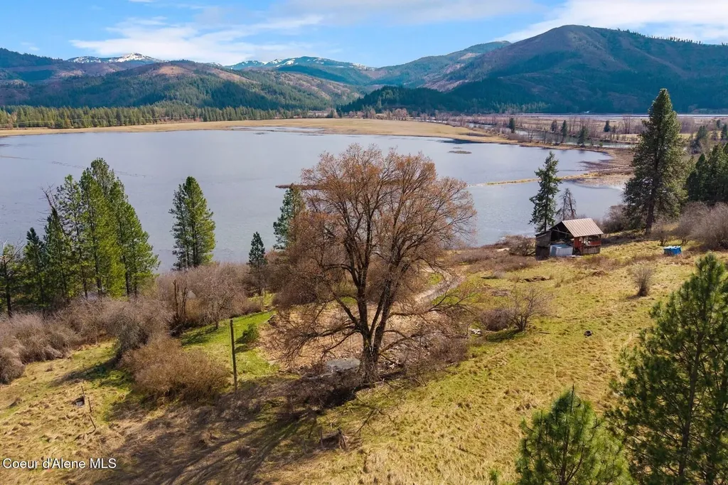 23203 E Killarney Lake Road Cataldo ID 83810