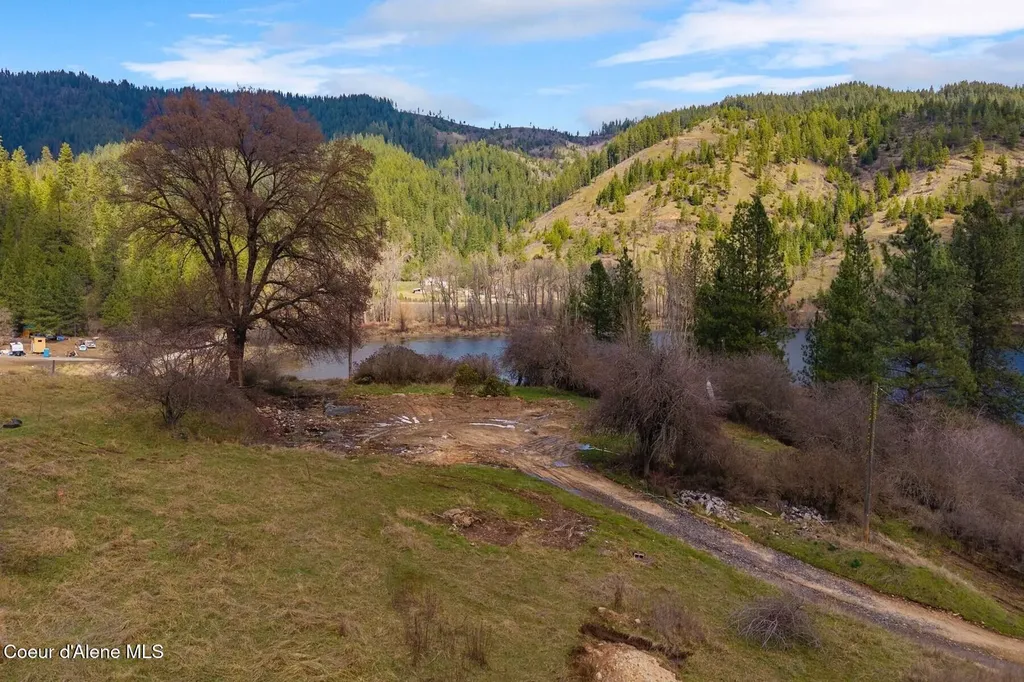 23203 E Killarney Lake Road Cataldo ID 83810