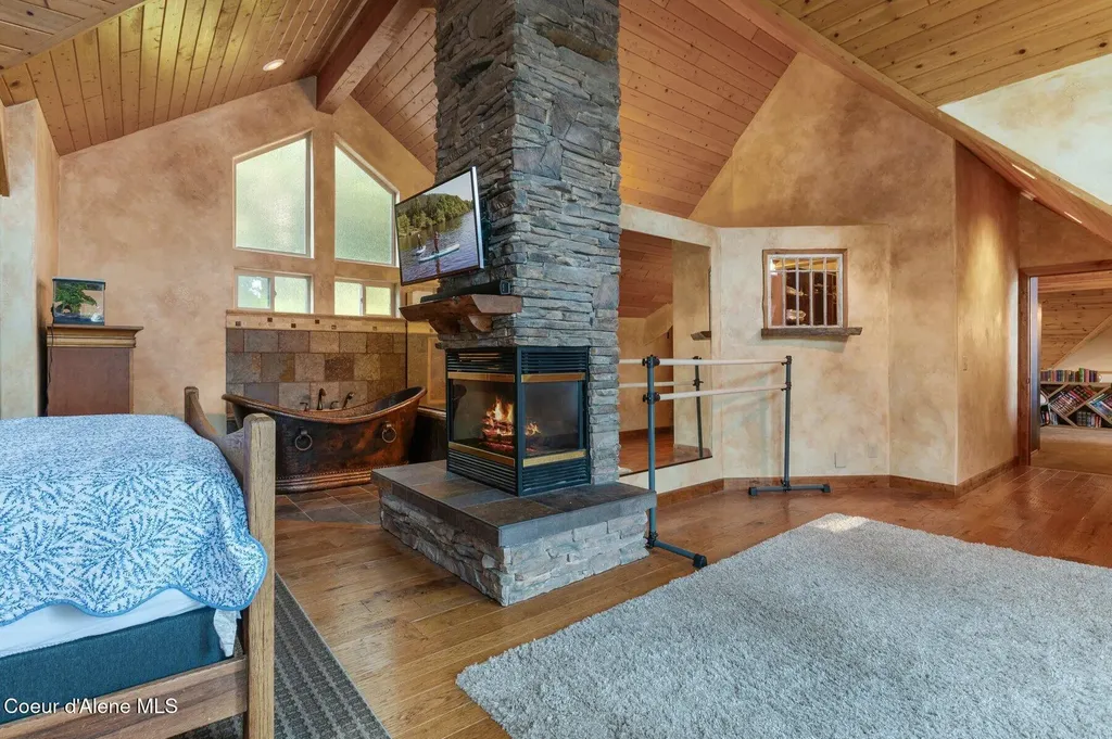 6469 E Evernade Road Hayden ID 83835