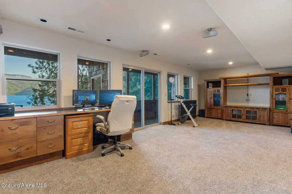 6469 E Evernade Road Hayden ID 83835