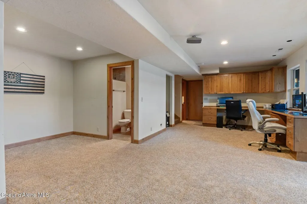 6469 E Evernade Road Hayden ID 83835