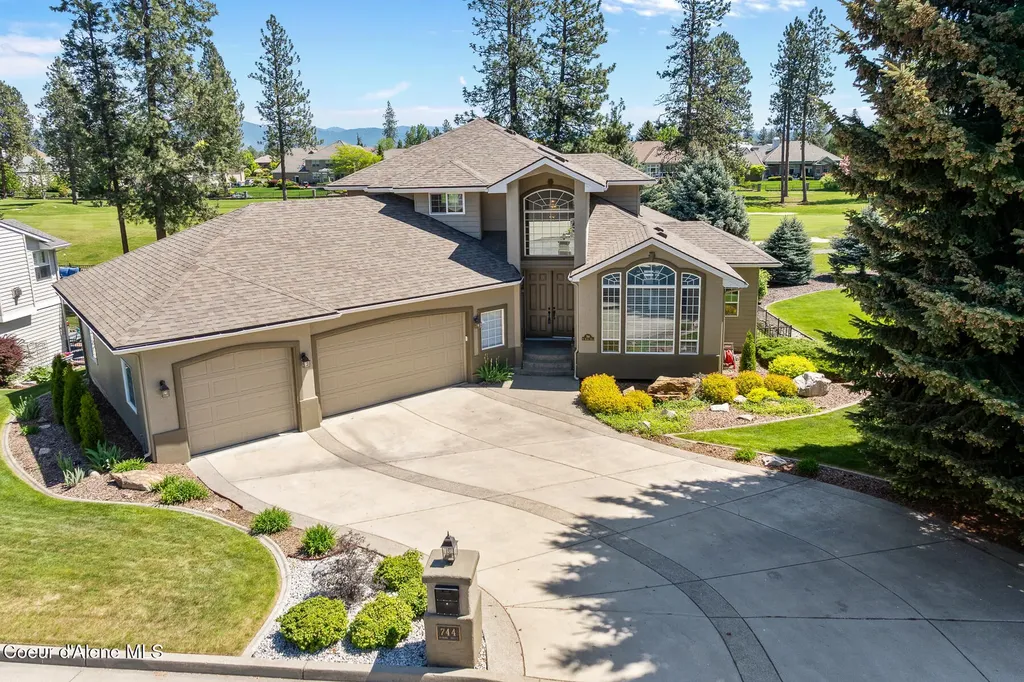 744 N Dundee Drive Post Falls ID 83854