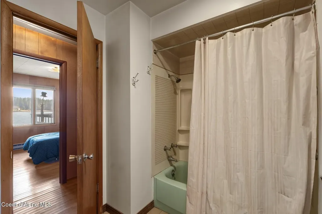 125 S Smith Creek Road Sandpoint ID 83864