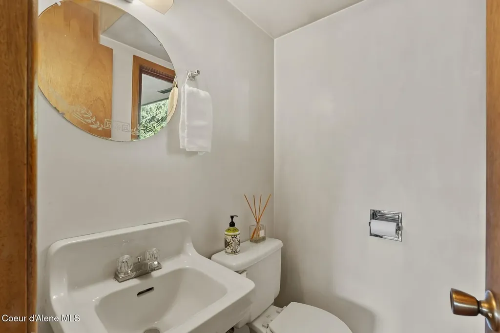 125 S Smith Creek Road Sandpoint ID 83864