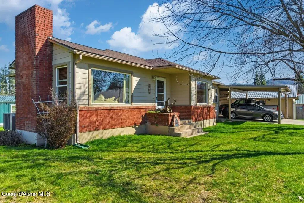 271 3rd Street Priest River ID 83856
