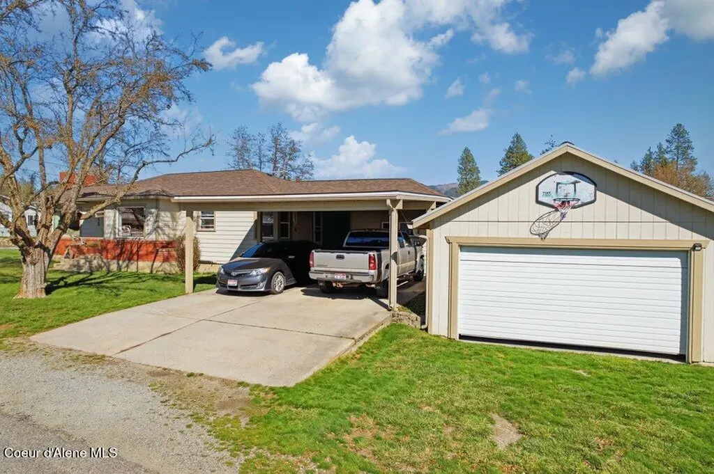 271 3rd Street Priest River ID 83856