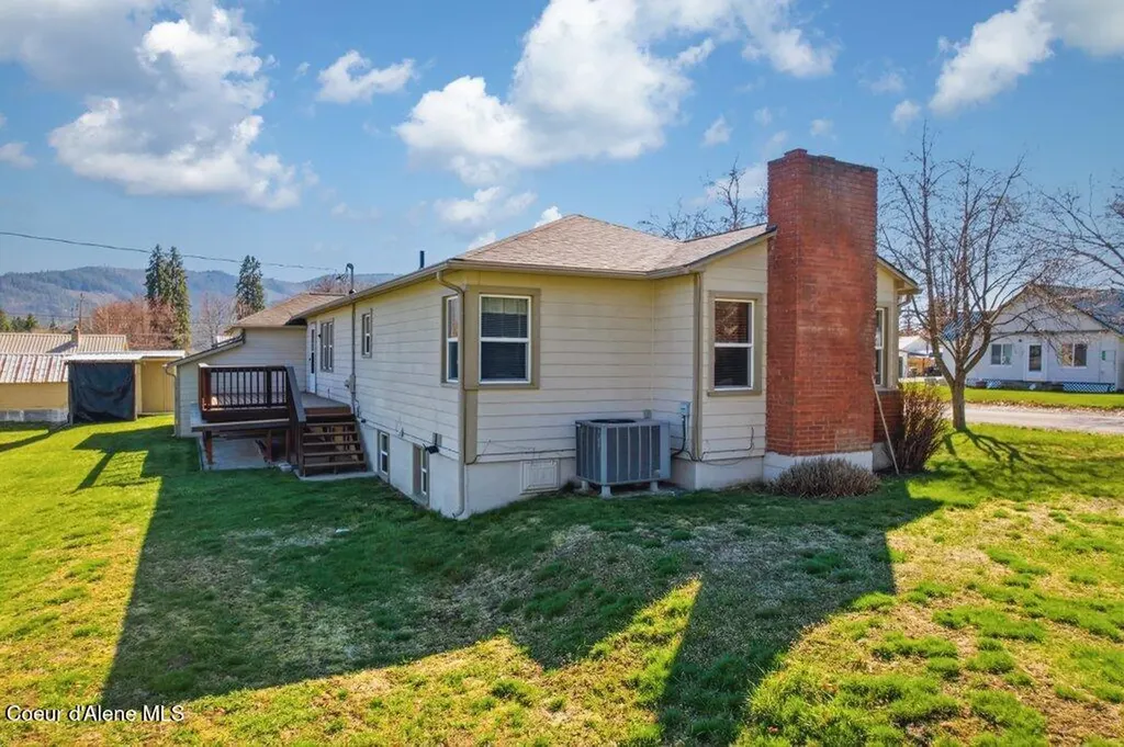 271 3rd Street Priest River ID 83856