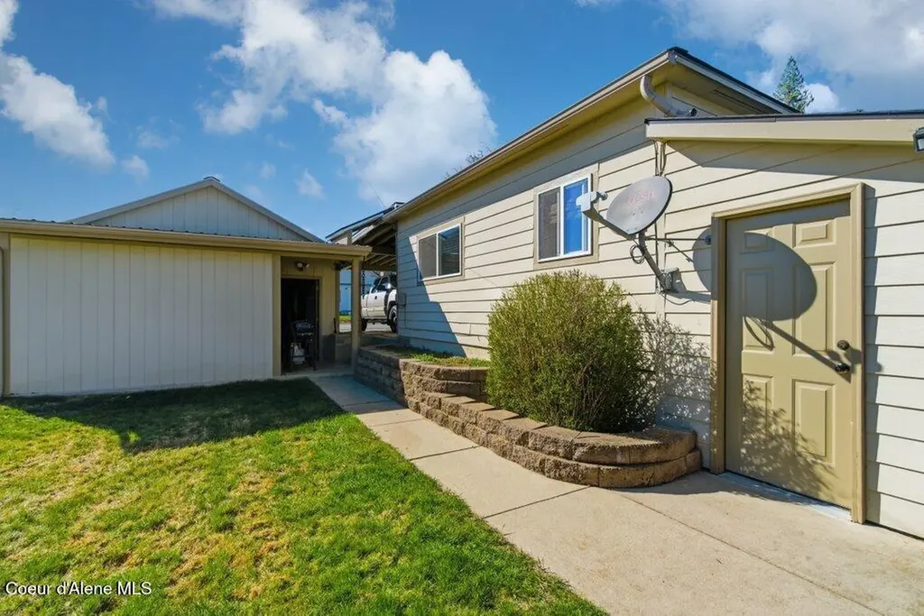 271 3rd Street Priest River ID 83856