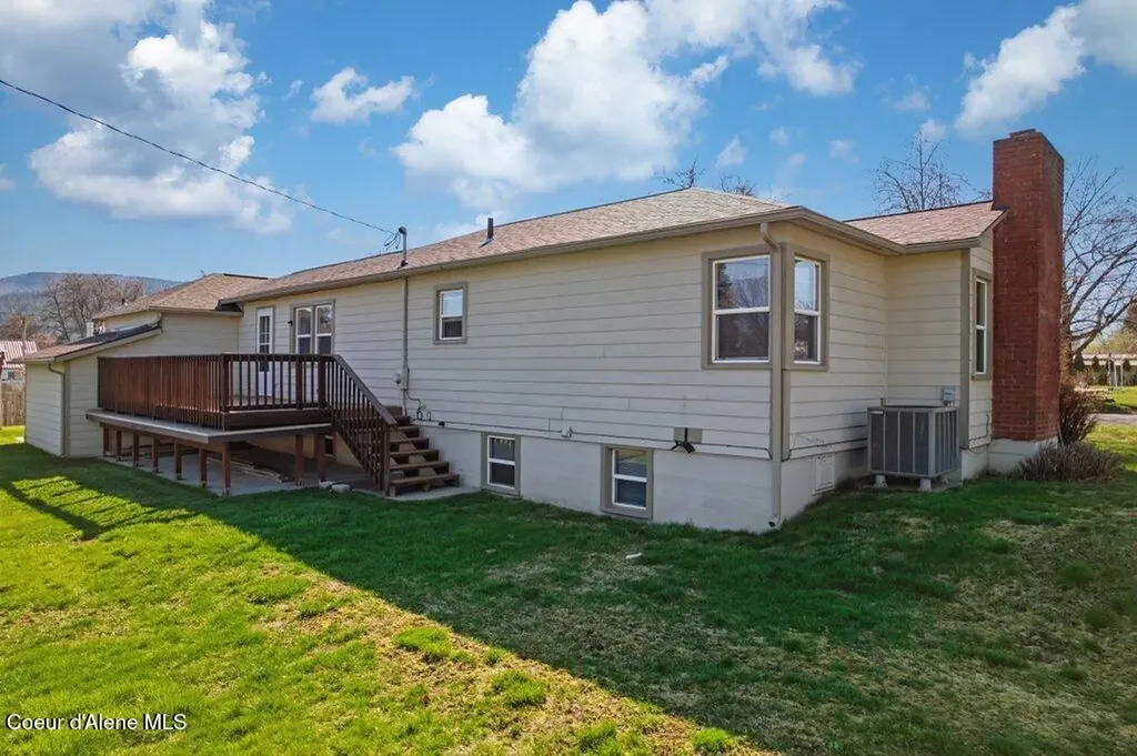 271 3rd Street Priest River ID 83856