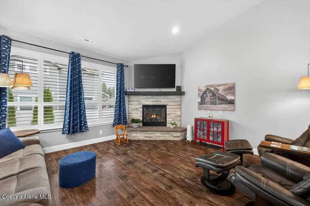 11305 N Emerald Drive Hayden ID 83835