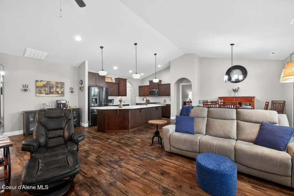 11305 N Emerald Drive Hayden ID 83835
