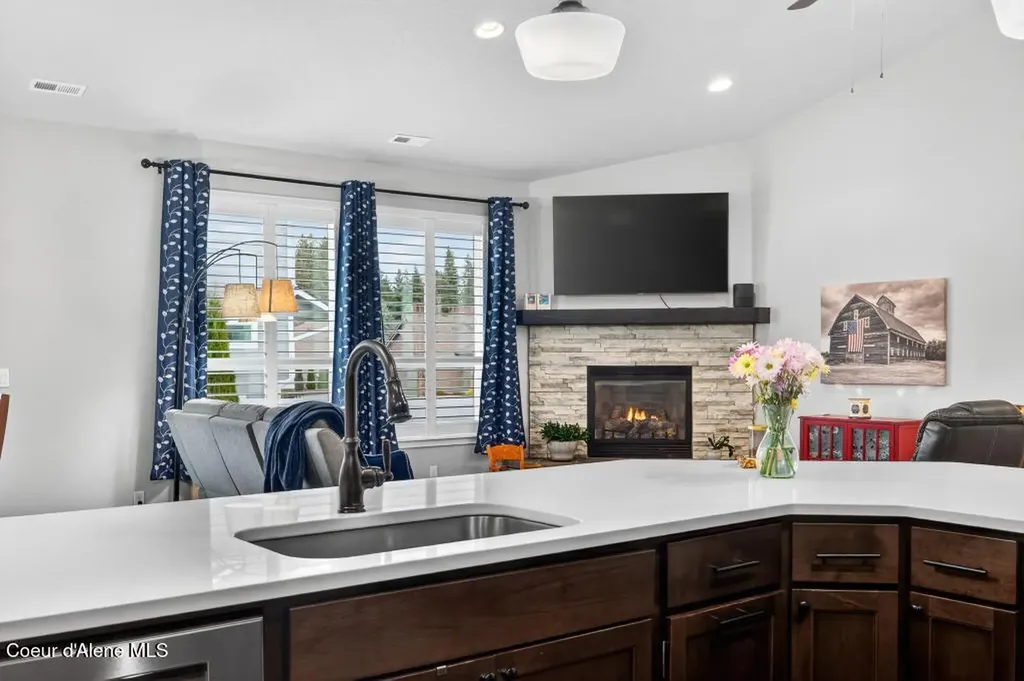11305 N Emerald Drive Hayden ID 83835