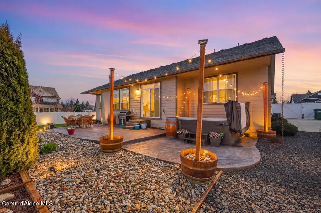 11305 N Emerald Drive Hayden ID 83835