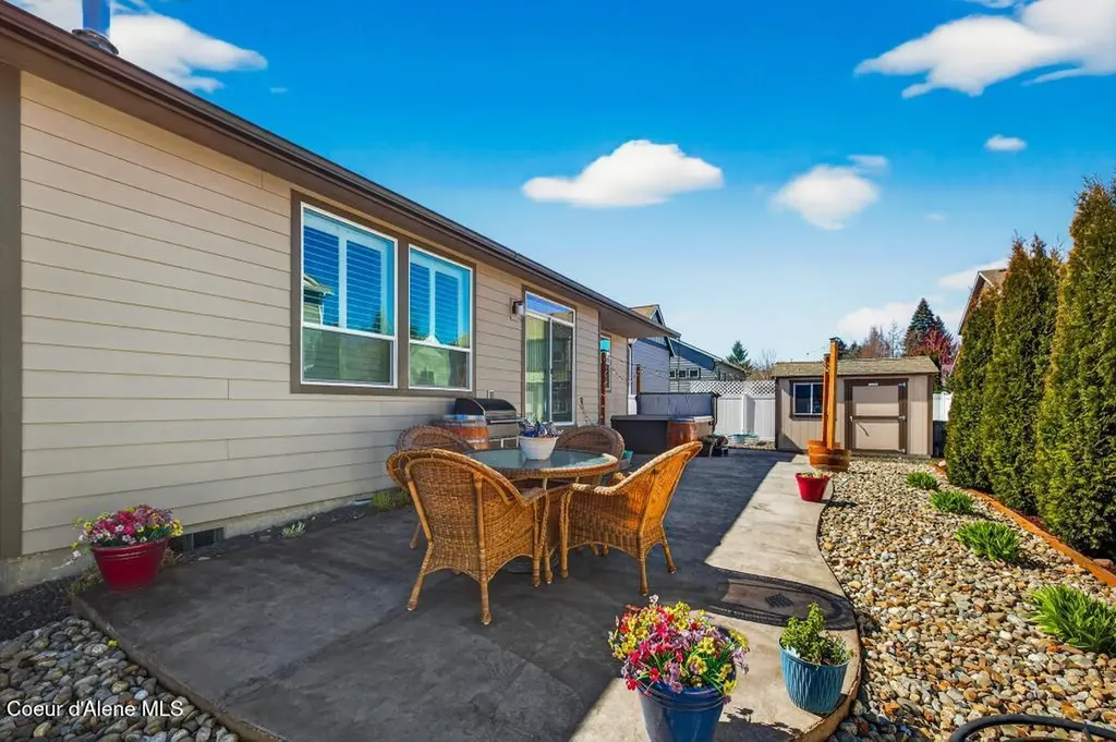11305 N Emerald Drive Hayden ID 83835