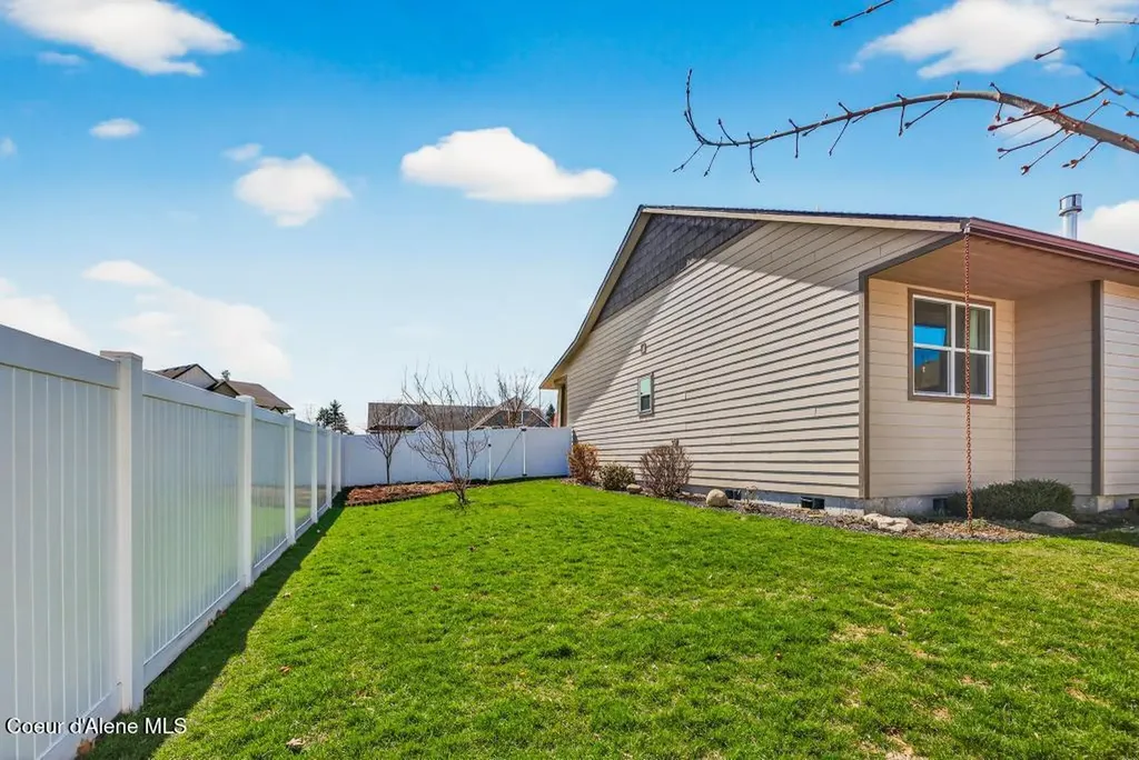 11305 N Emerald Drive Hayden ID 83835