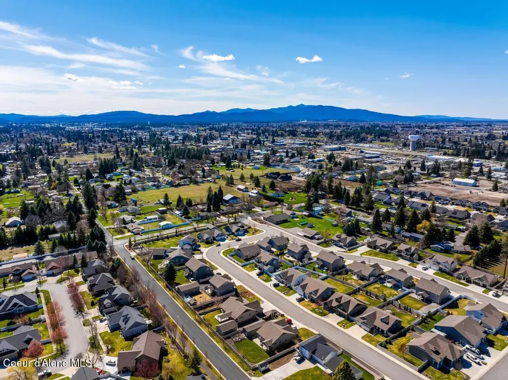 11305 N Emerald Drive Hayden ID 83835