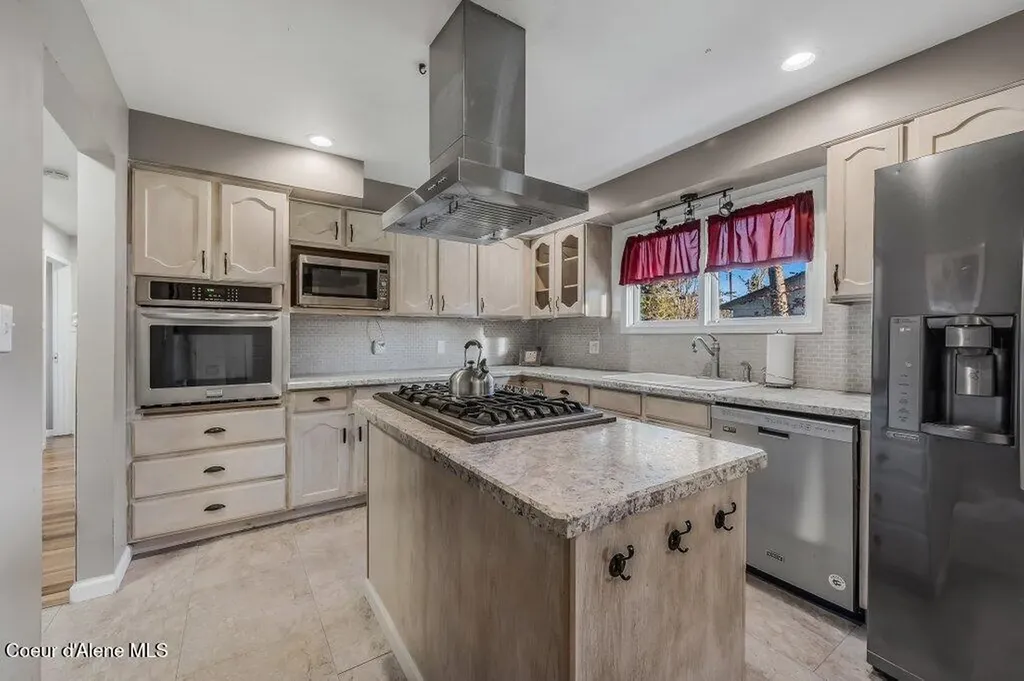 220 E Orchard Avenue Hayden ID 83835