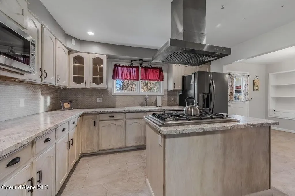 220 E Orchard Avenue Hayden ID 83835