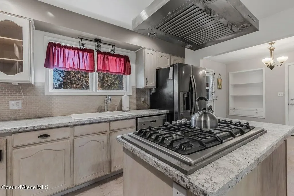 220 E Orchard Avenue Hayden ID 83835