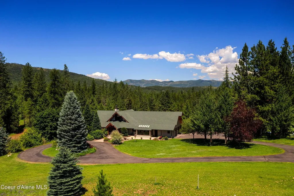 877 Heath Lake Road Sagle ID 83860