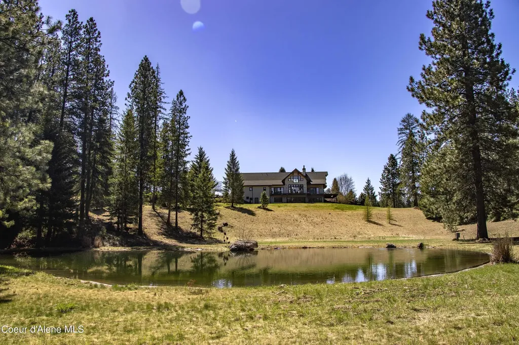 877 Heath Lake Road Sagle ID 83860