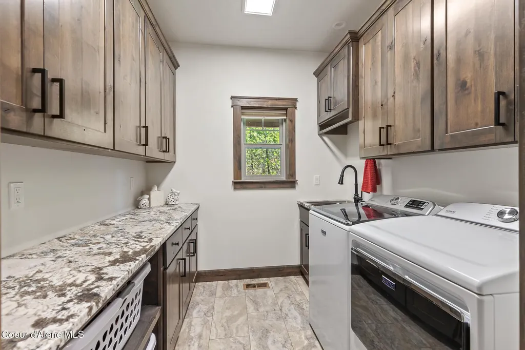 545 Peacock Lane Spirit Lake ID 83869