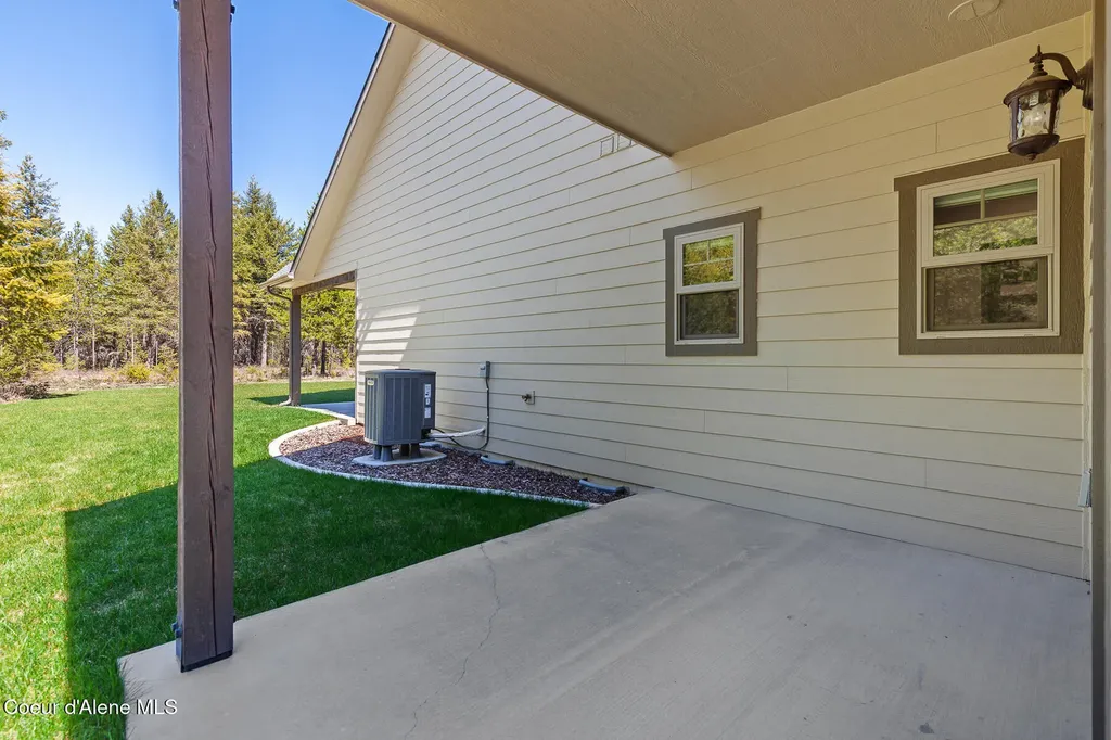 545 Peacock Lane Spirit Lake ID 83869