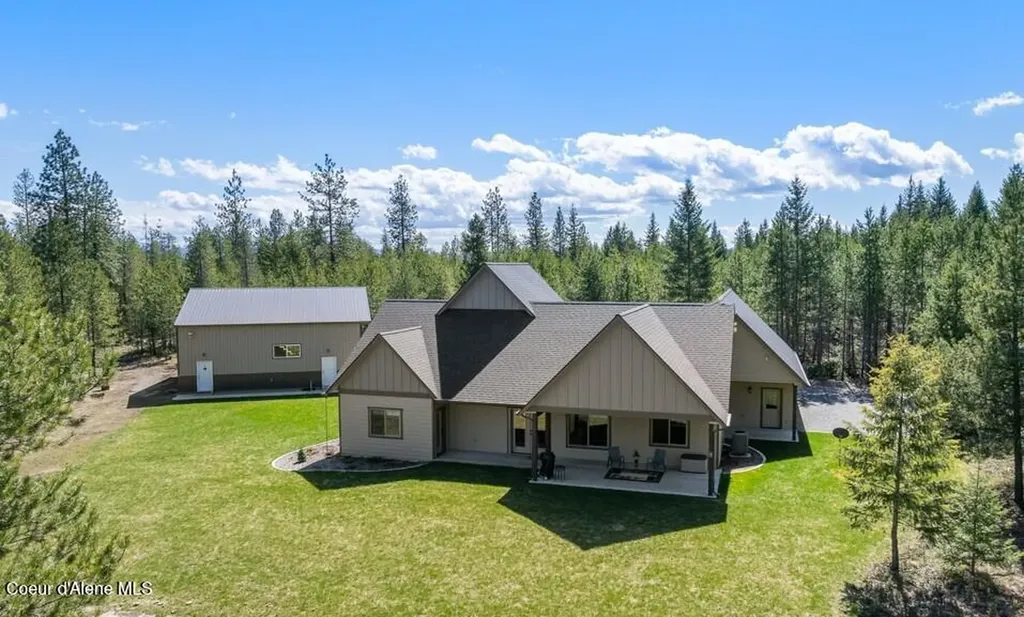 545 Peacock Lane Spirit Lake ID 83869