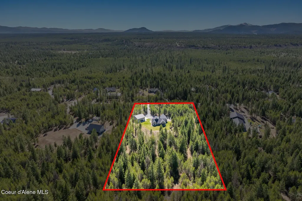 545 Peacock Lane Spirit Lake ID 83869