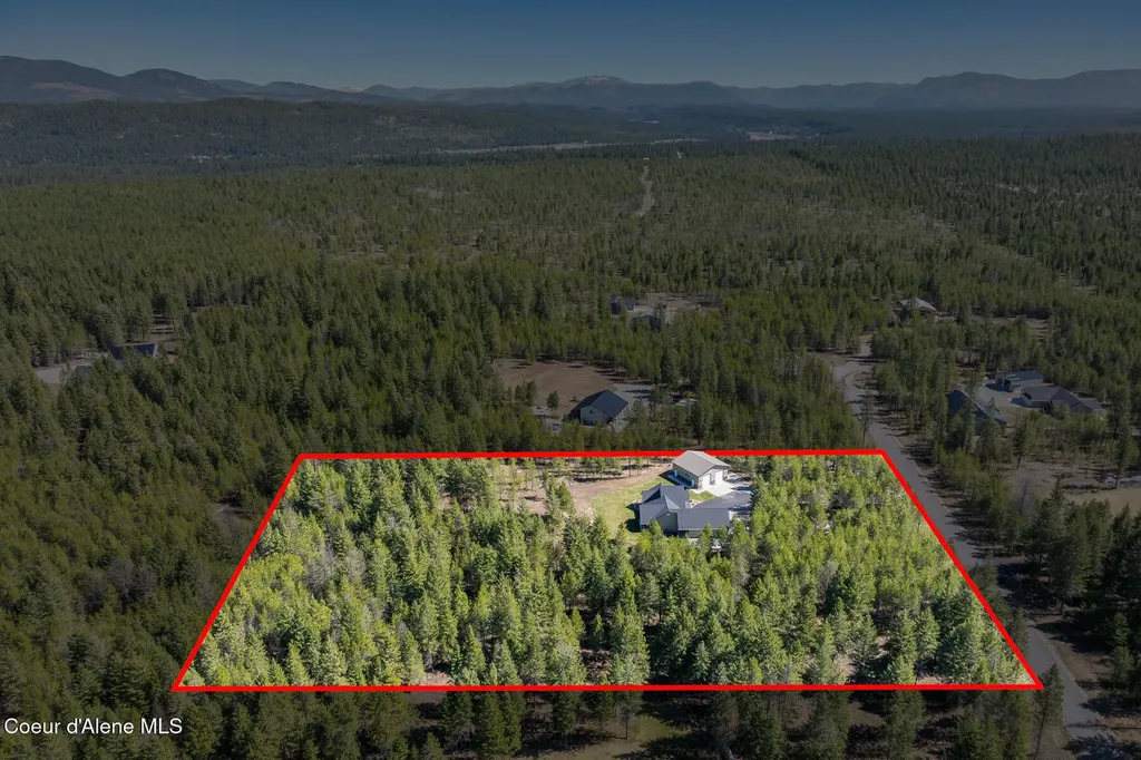545 Peacock Lane Spirit Lake ID 83869