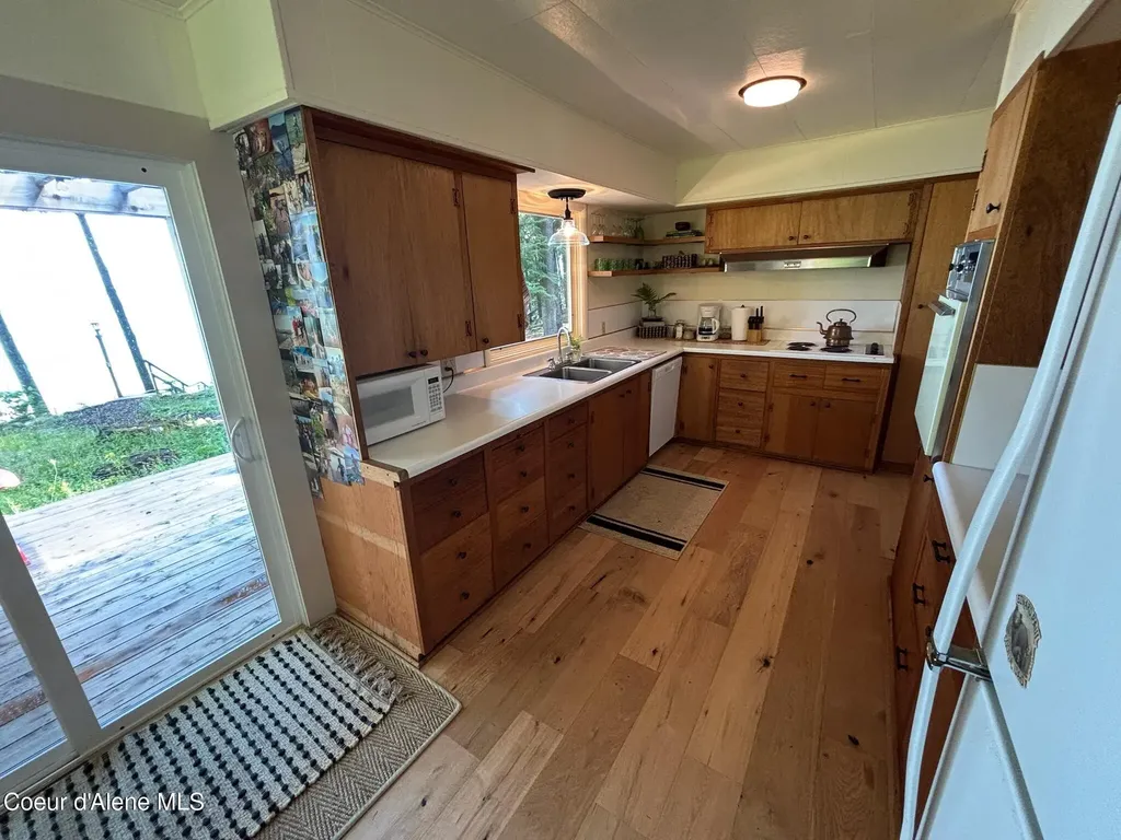 1449 W Prl Shore Priest Lake ID 83856