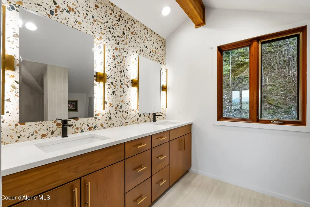 867 Midas Drive Sagle ID 83860
