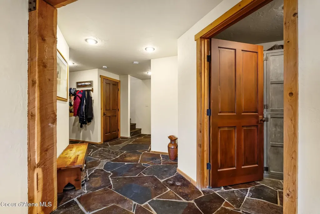867 Midas Drive Sagle ID 83860