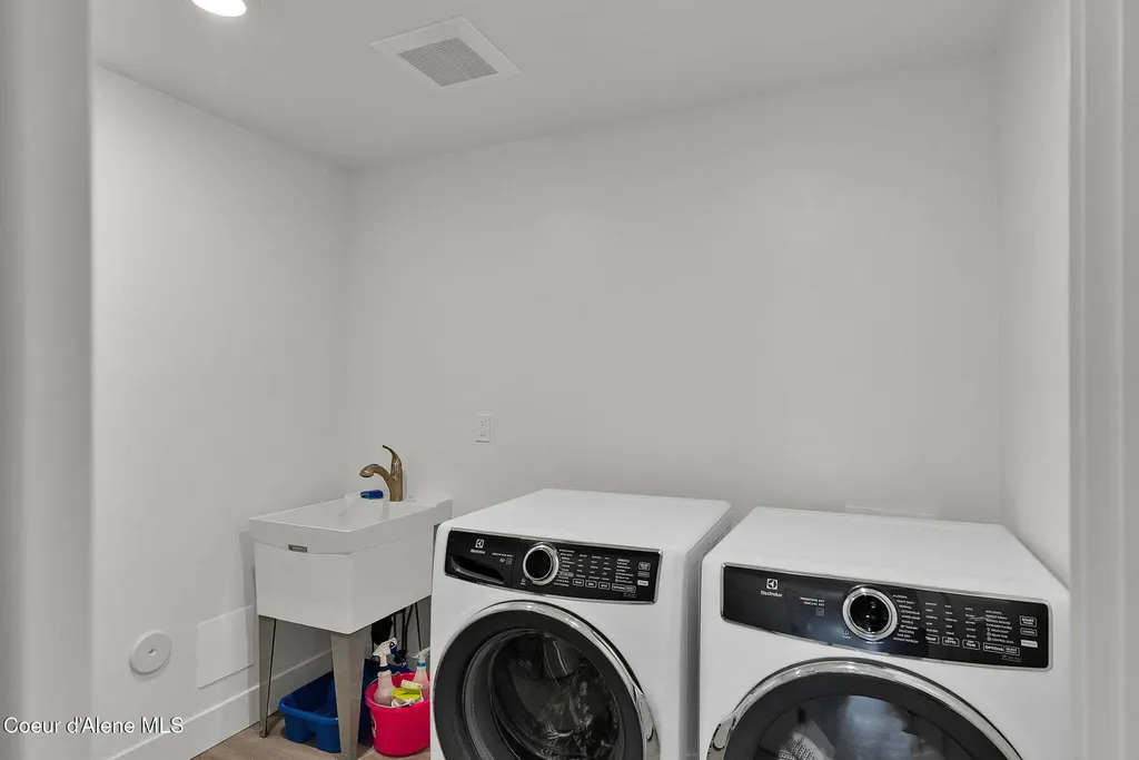 969 E Yellow Pine Avenue Athol ID 83801