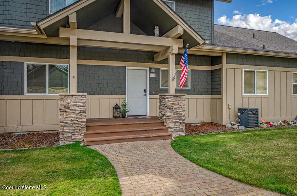 103-B Chardonnay Drive Blanchard ID 83804