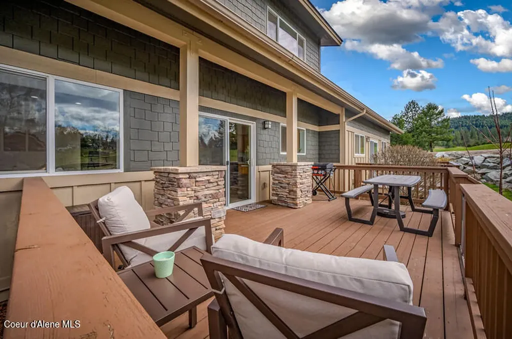103-B Chardonnay Drive Blanchard ID 83804