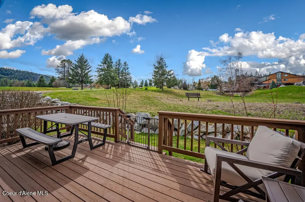 103-B Chardonnay Drive Blanchard ID 83804