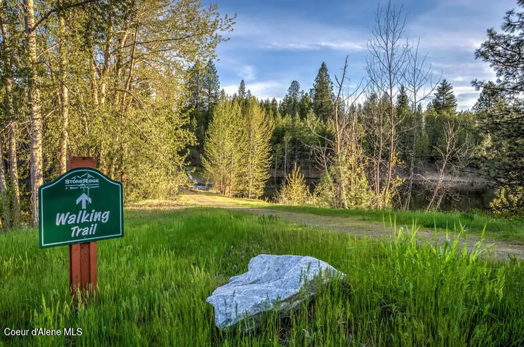 103-B Chardonnay Drive Blanchard ID 83804